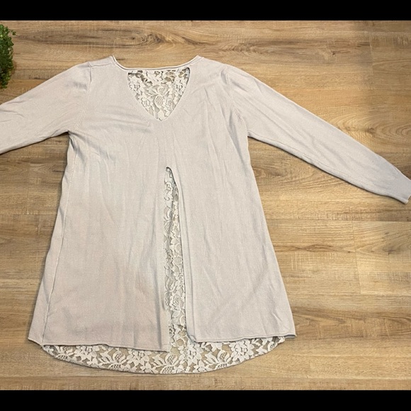 Beautiful beige long sleeve shirt with lace back - Picture 4 of 9